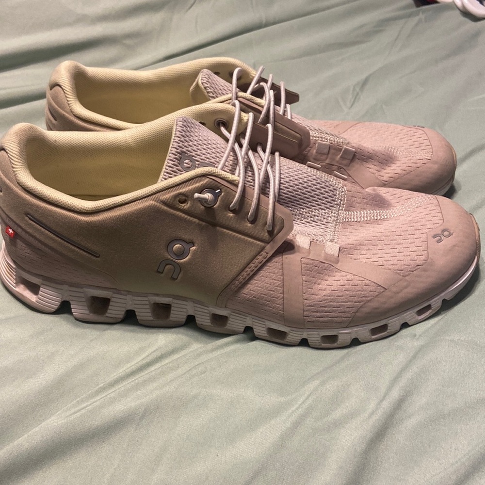 On cloud womens shoes size 10